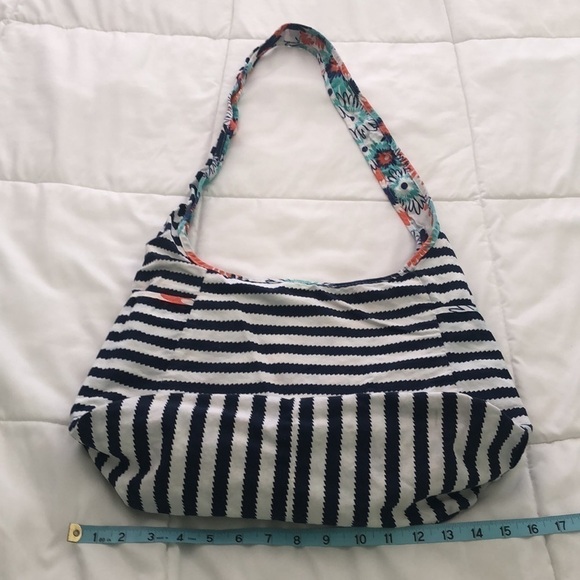 thirty-one Handbags - Thirty-one reversible bucket bag with stripes and flowers 🌸 blues white orange